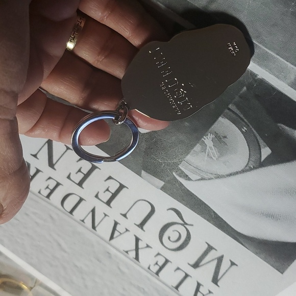 Alexander McQueen keychain - Picture 2 of 4